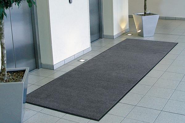 Multiclean: The washable MULTICLEAN clean-off mats for all high-traffic areas at entrances, receptions or staircases ensure a high level of cleanliness.